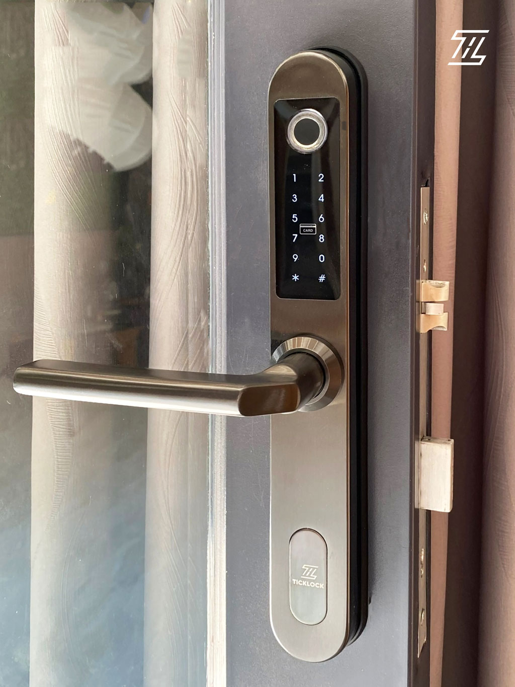 Hình ảnh thực tế khóa vân tay cửa nhôm i600S