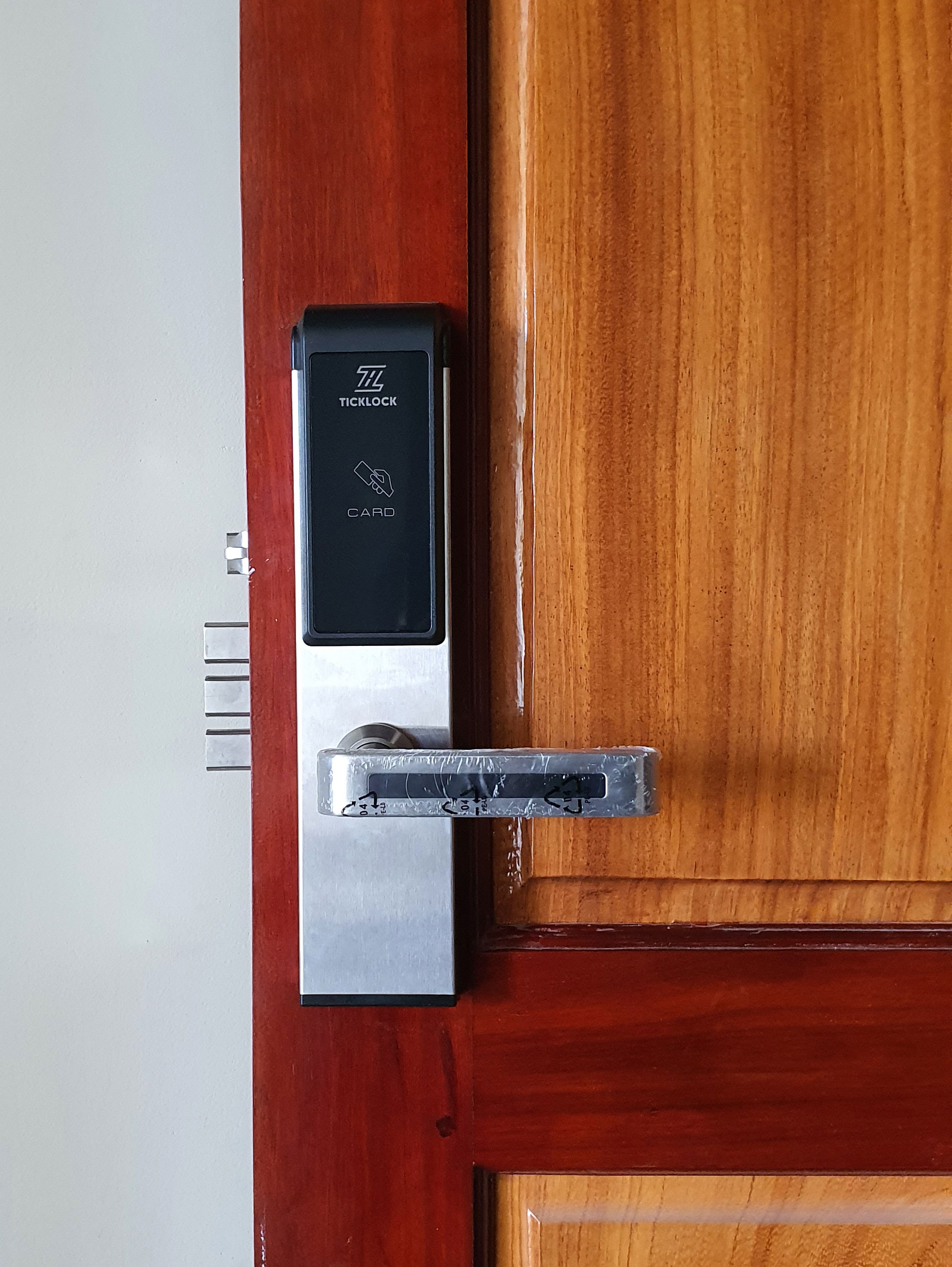 Hình ảnh thực tê khóa khách sạn ticklock SK500