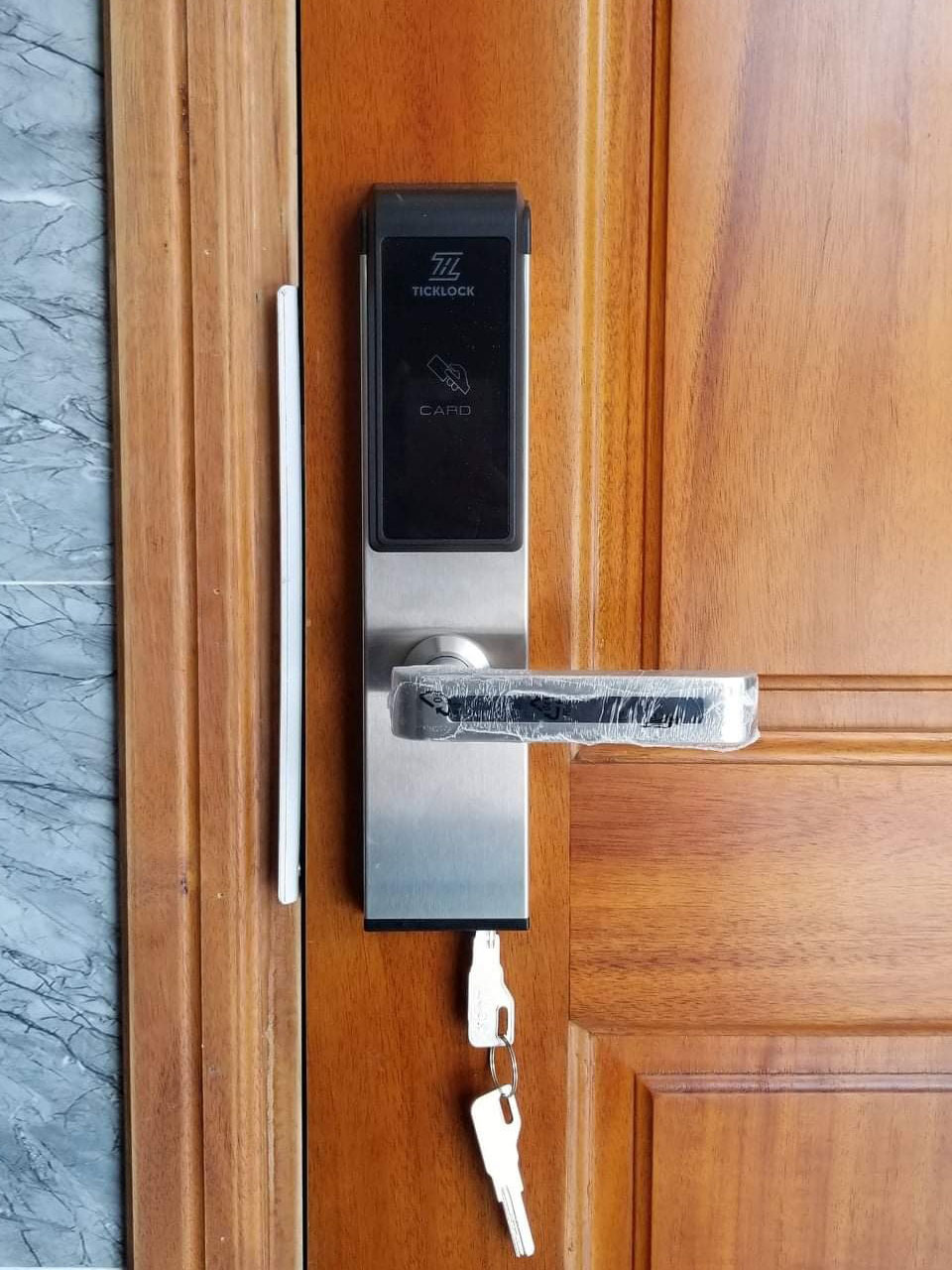 Hình ảnh thực tê khóa khách sạn ticklock SK500