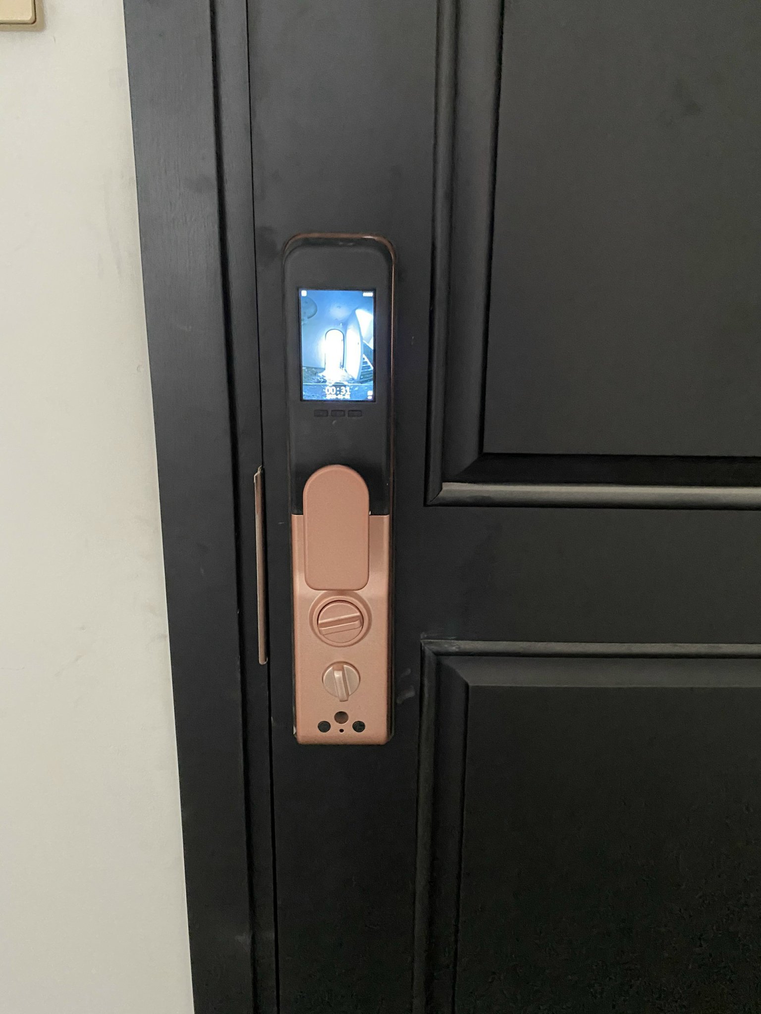 Hình ảnh thực tế khóa cửa thông minh ticklock A680