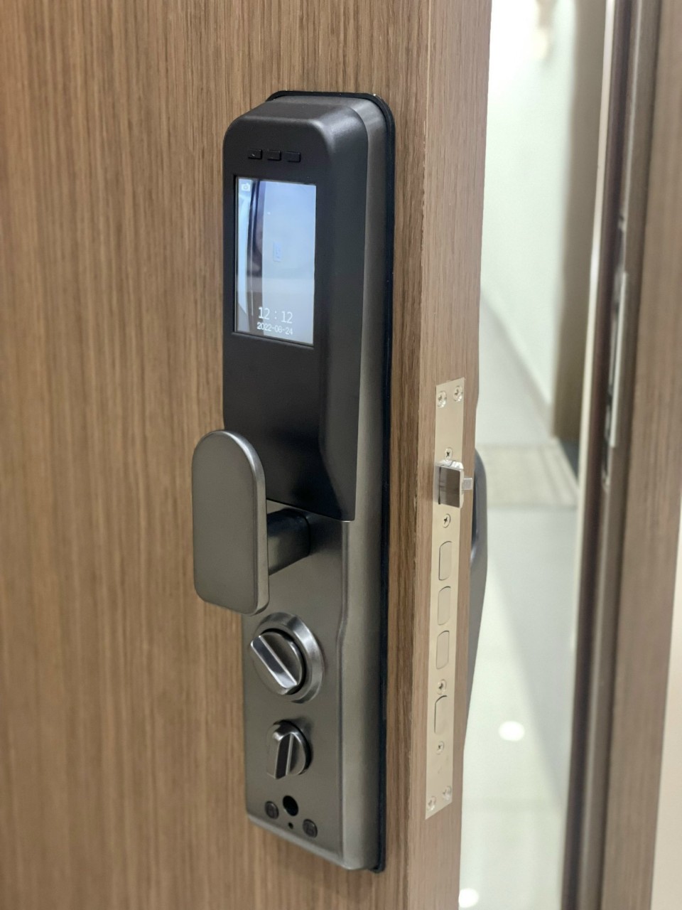 Hình ảnh thực tế khóa cửa thông minh ticklock A680