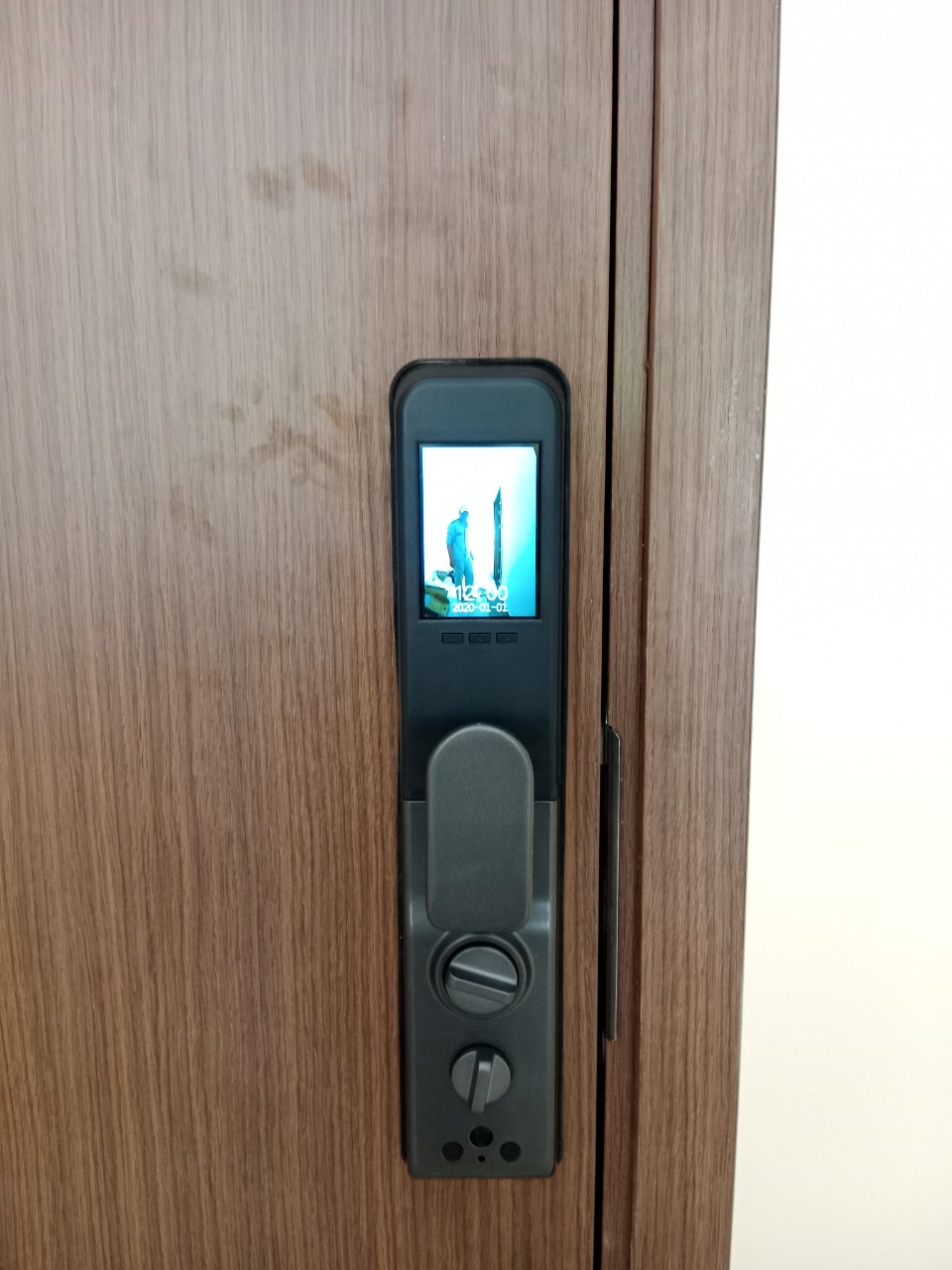 Hình ảnh thực tế khóa cửa thông minh ticklock A680