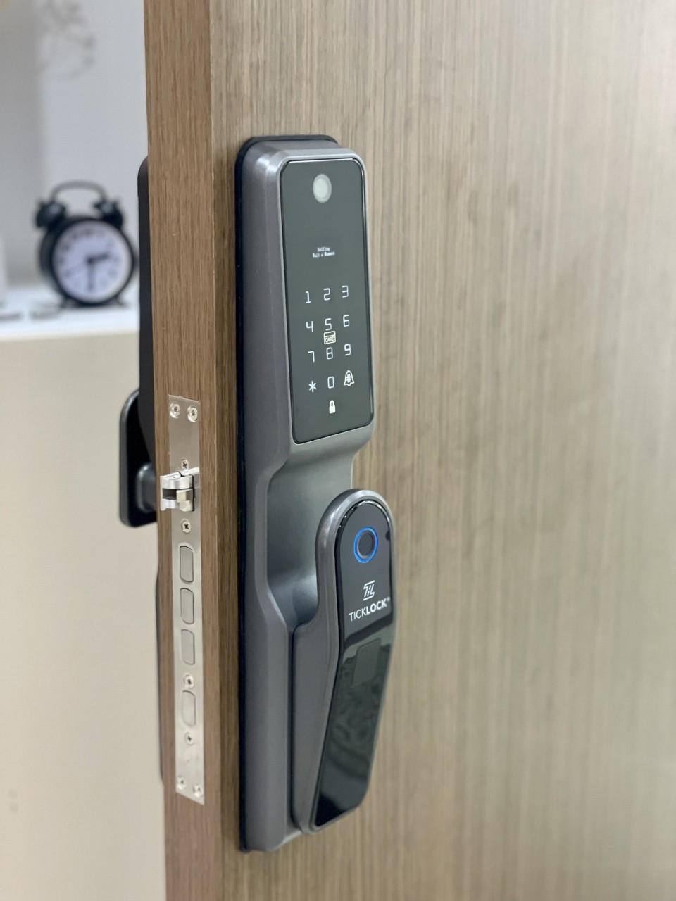 Hình ảnh thực tế khóa cửa thông minh ticklock A680