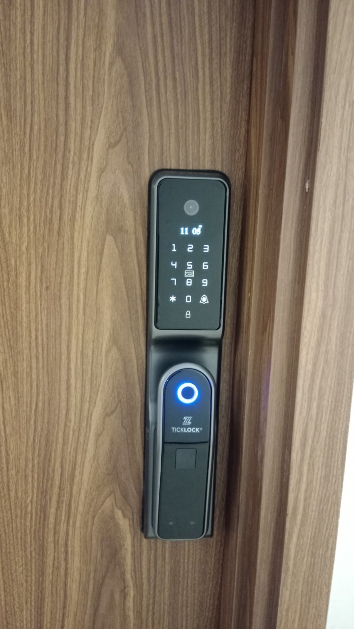 Hình ảnh thực tế khóa cửa thông minh ticklock A680