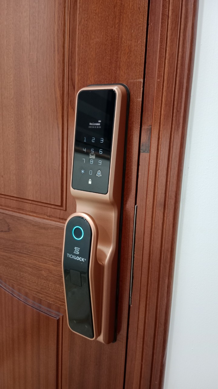 Hình ảnh thực tế khóa cửa thông minh ticklock A680