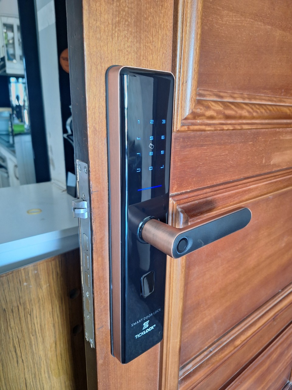 Hình ảnh thực tế khóa cửa vân tay TICKLOCK SL07