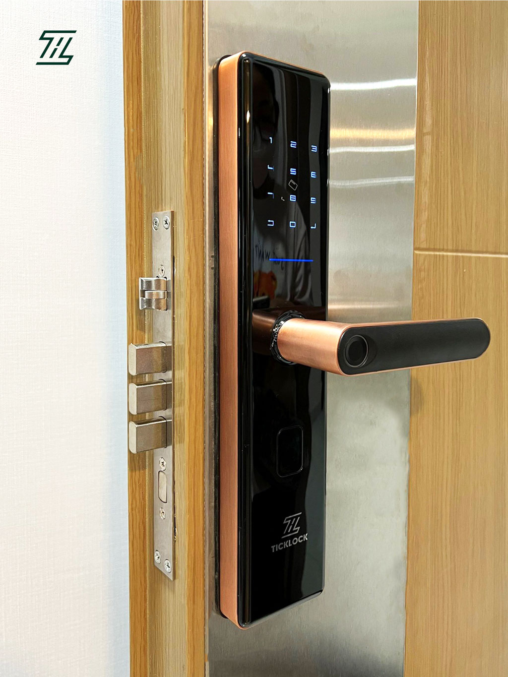 Hình ảnh thực tế khóa cửa vân tay TICKLOCK SL07