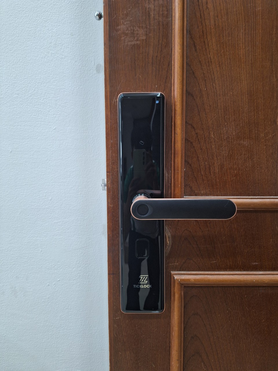Hình ảnh thực tế khóa cửa vân tay TICKLOCK SL07