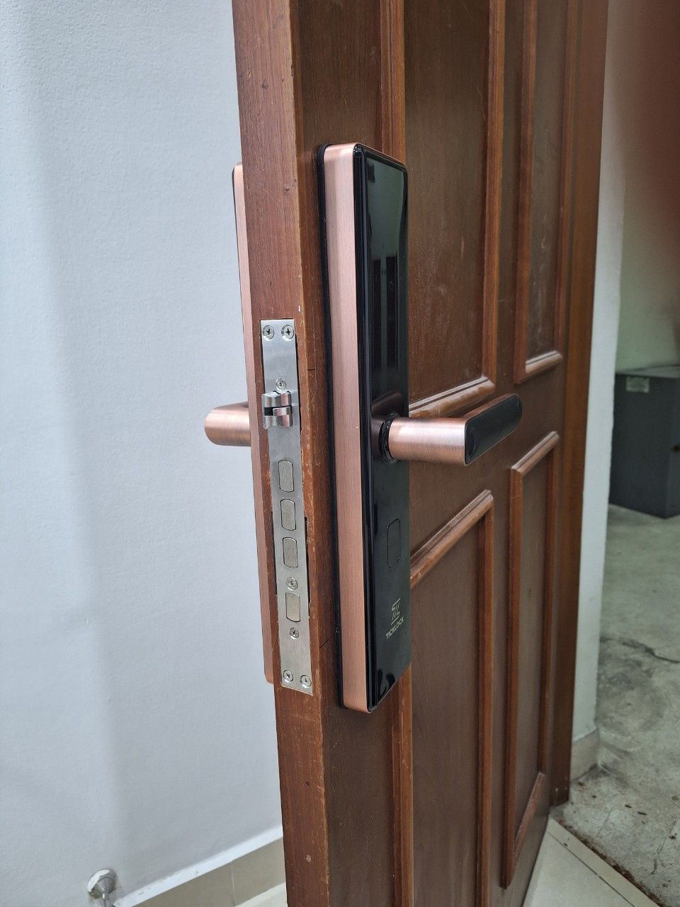 Hình ảnh thực tế khóa cửa vân tay TICKLOCK SL07
