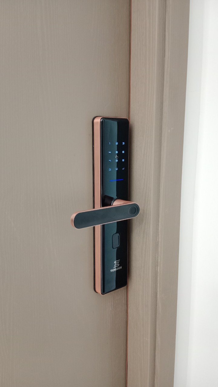 Hình ảnh thực tế khóa cửa vân tay TICKLOCK SL07