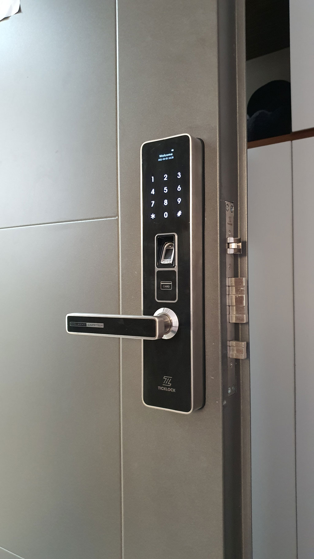 Hình ảnh thực tế khóa vân tay ticklock sma07