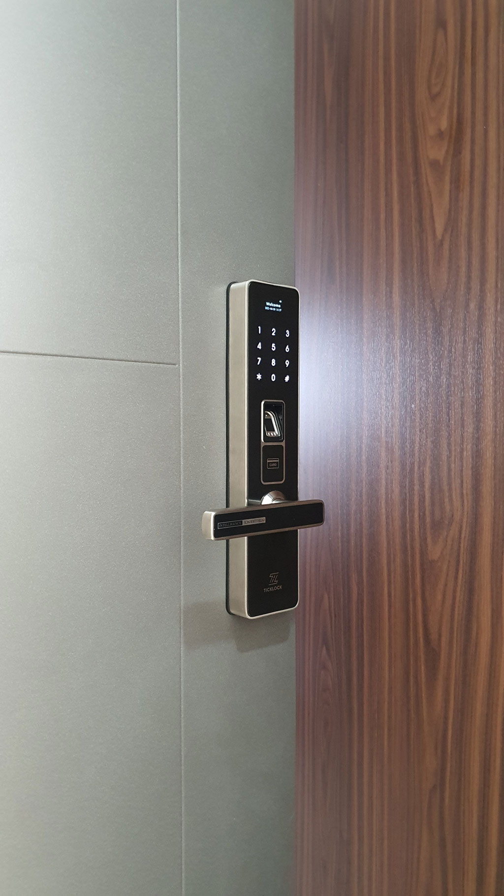 Hình ảnh thực tế khóa vân tay ticklock sma07