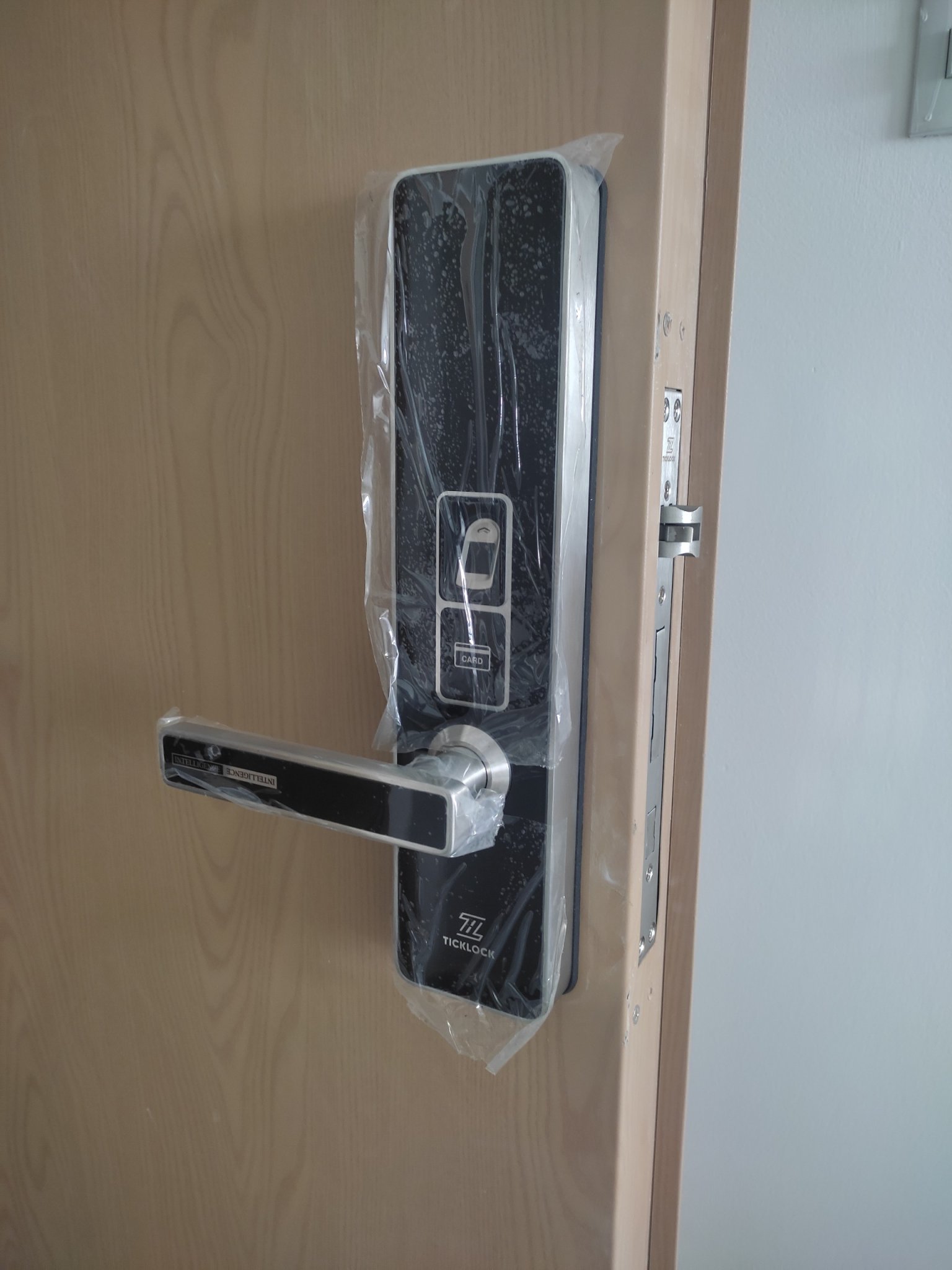 Hình ảnh thực tế khóa vân tay ticklock sma07