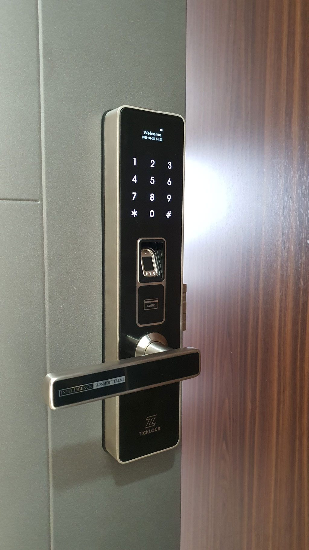 Hình ảnh thực tế khóa vân tay ticklock sma07