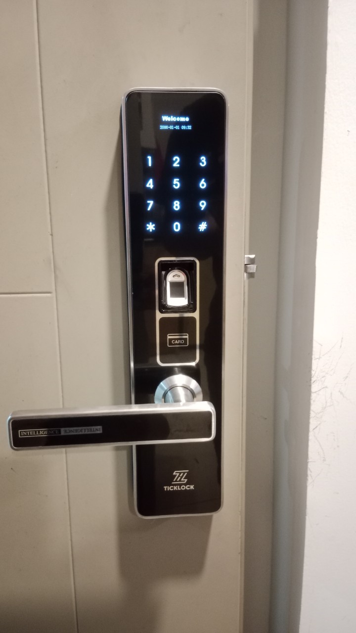 Hình ảnh thực tế khóa vân tay ticklock sma07