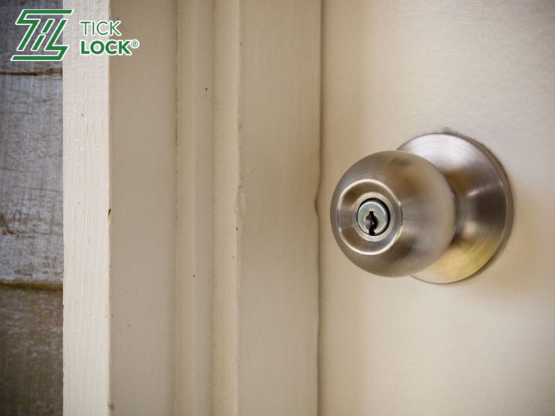 Khóa chốt bấm có thể ứng dụng cho nhiều loại cửa Các loại ổ khóa chốt bấm