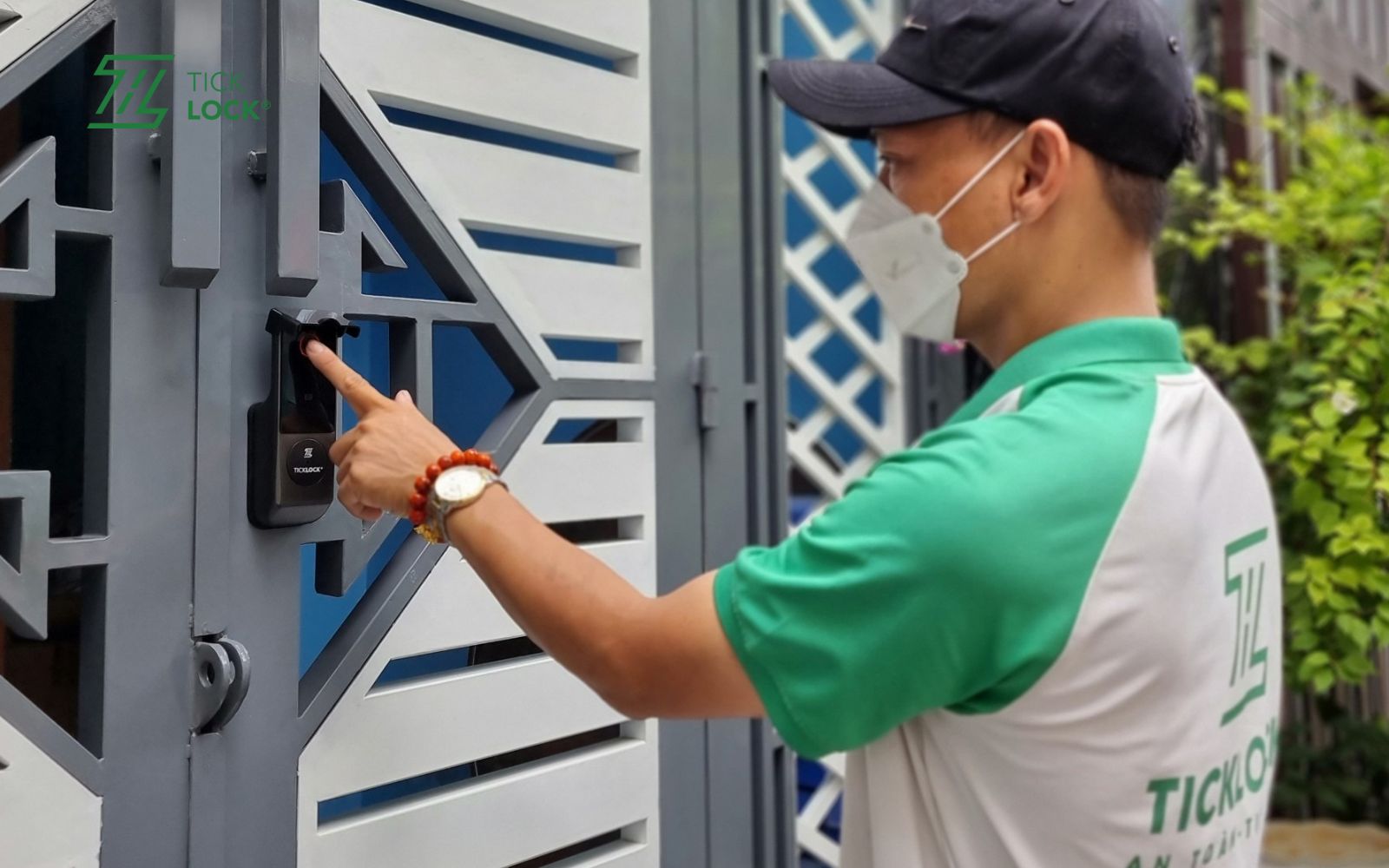 Cài đặt các chức năng khóa thông minh sau khi lắp