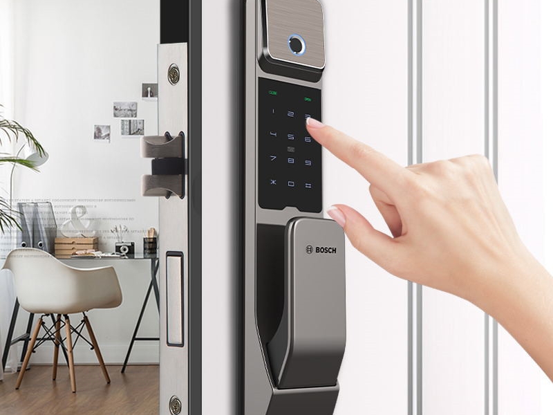 Đặt vân tay lên đầu đọc cảm biến nhưng cửa không mở