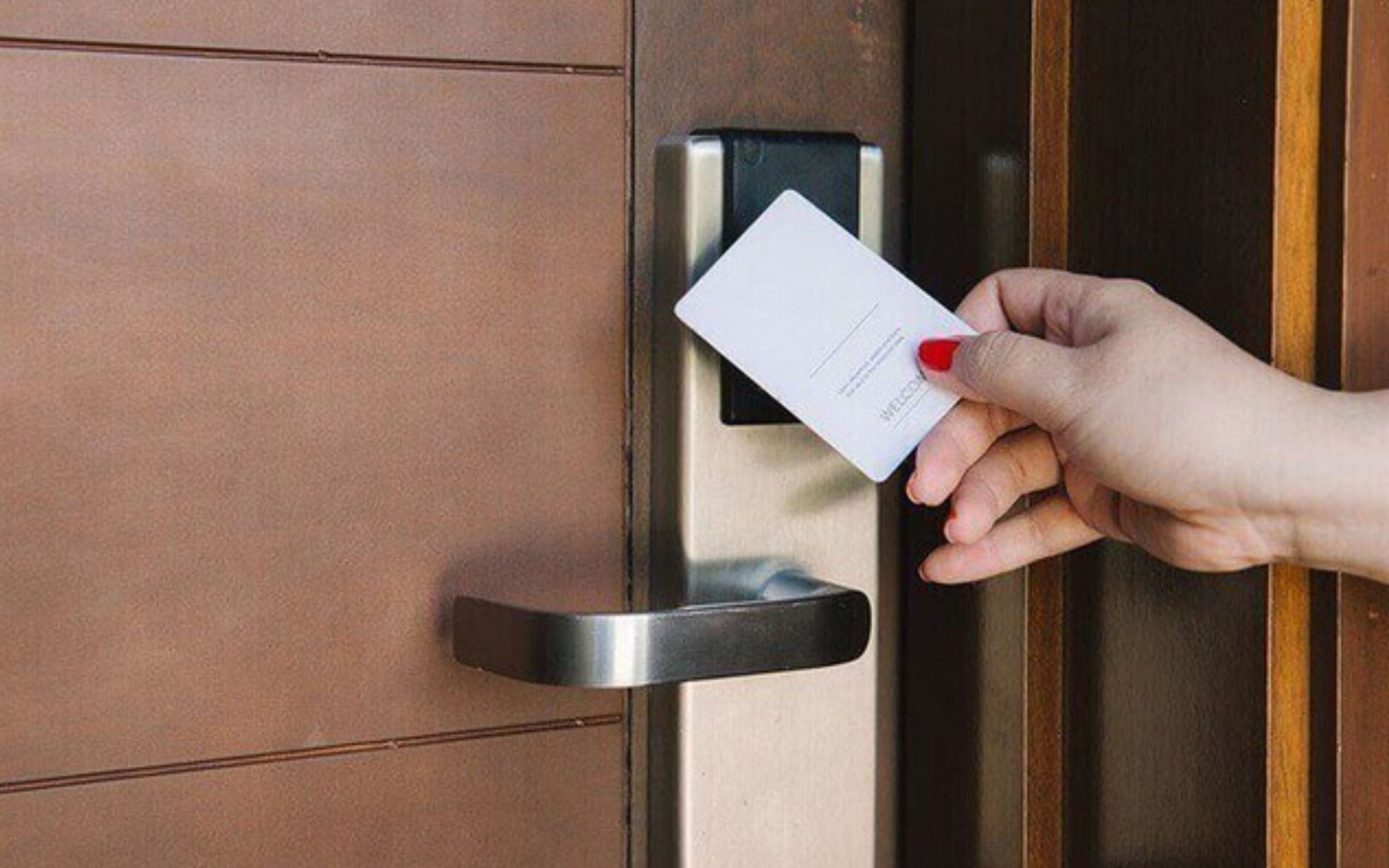 Khoá cửa điện tử không nhận thẻ từ nên cửa không mở
