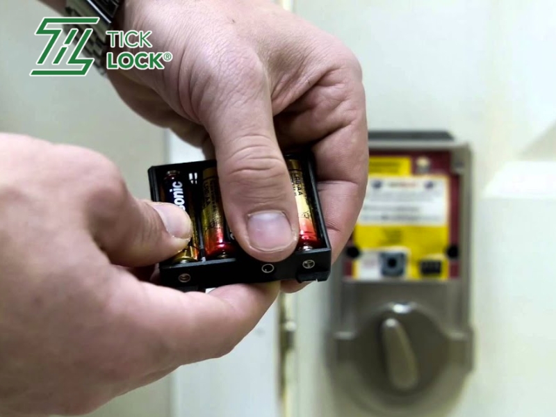Một số lưu ý khi sử dụng thay pin trên khóa cửa vân tay