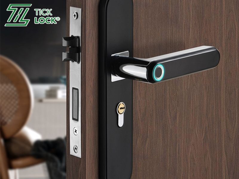 Ưu tiên chọn những dòng khóa cửa có độ bền tốt và khả năng bảo mật cao Những lưu ý cần biết khi chọn mua các loại khóa cửa