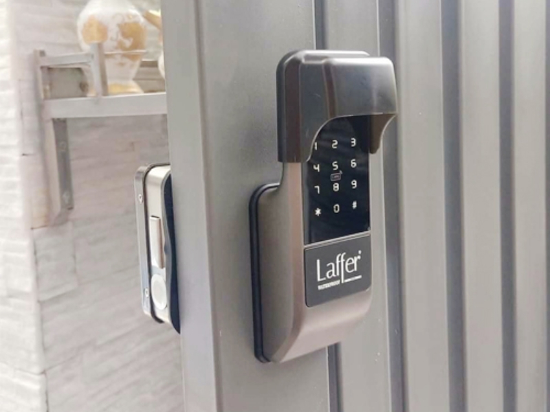 Vị trí lắp đặt khóa cửa sắt