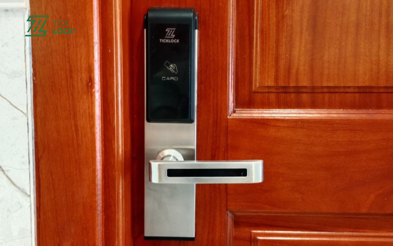 Cửa gỗ mỏng có lắp được khóa cửa vân tay không? Bạn cần tăng độ dày cho cửa
