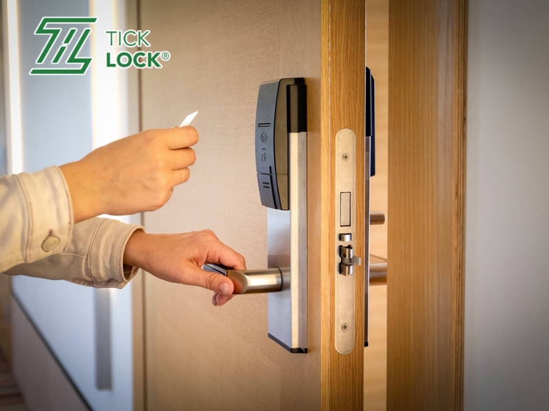 Tuổi thọ pin khoá cửa điện tử vân tay bao lâu?