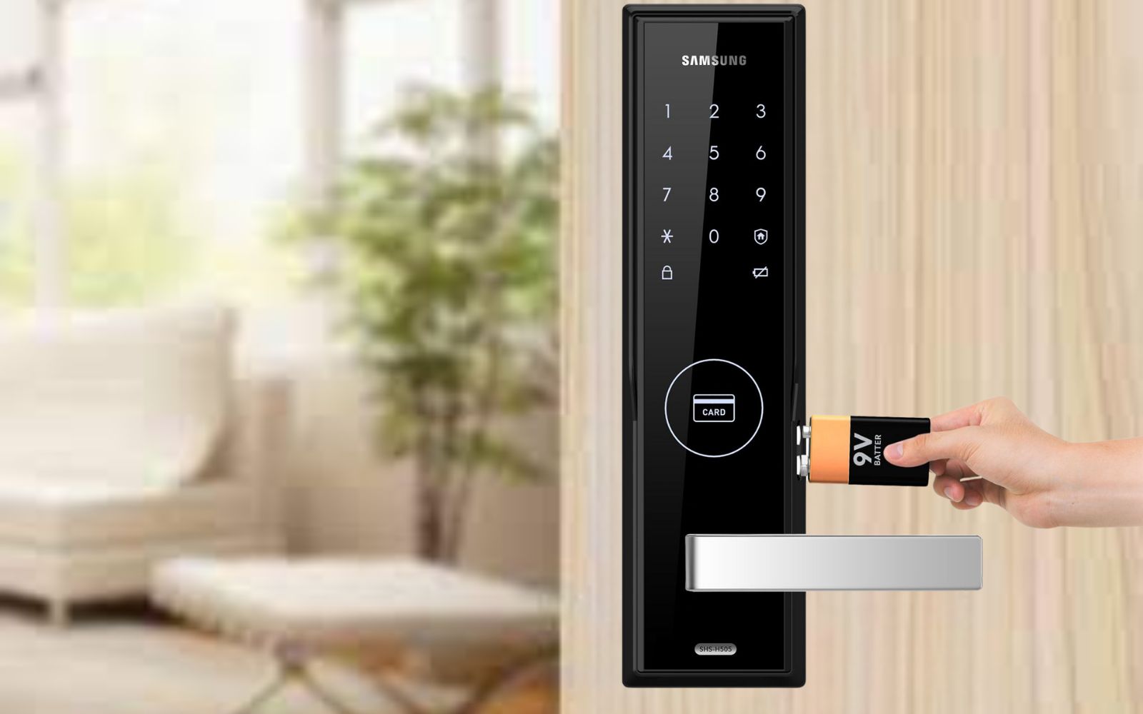 Dùng pin dự phòng để sạc khóa cửa điện tử khi pin chính cạn Sử dụng pin dự phòng cho khóa
