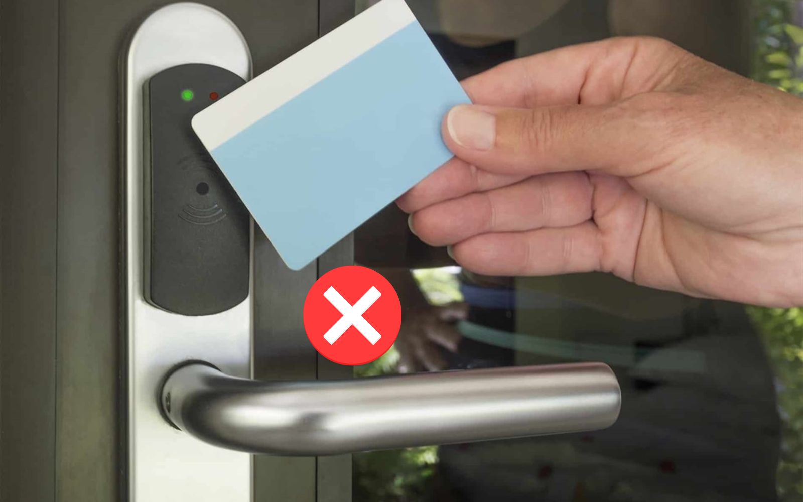 Lỗi không thể thao tác mở khóa cửa kính bằng thẻ từ Khóa điện tử cửa kính lỗi không thao tác được