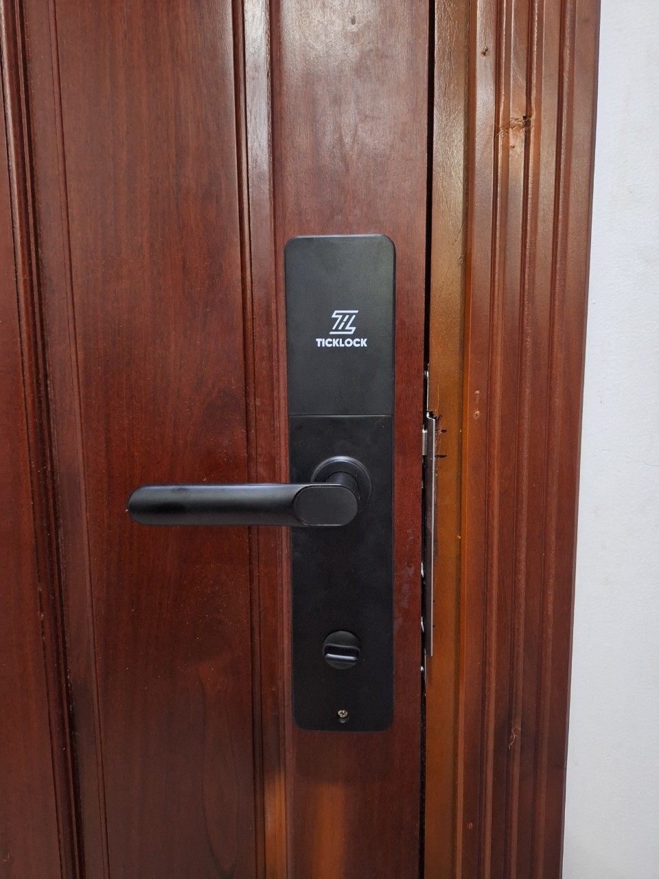 Hình ảnh thực tế khóa vân tay Ticklock SL07C