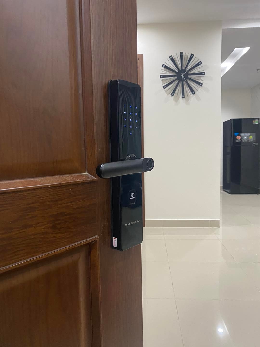 Hình ảnh thực tế khóa vân tay Ticklock SL07C
