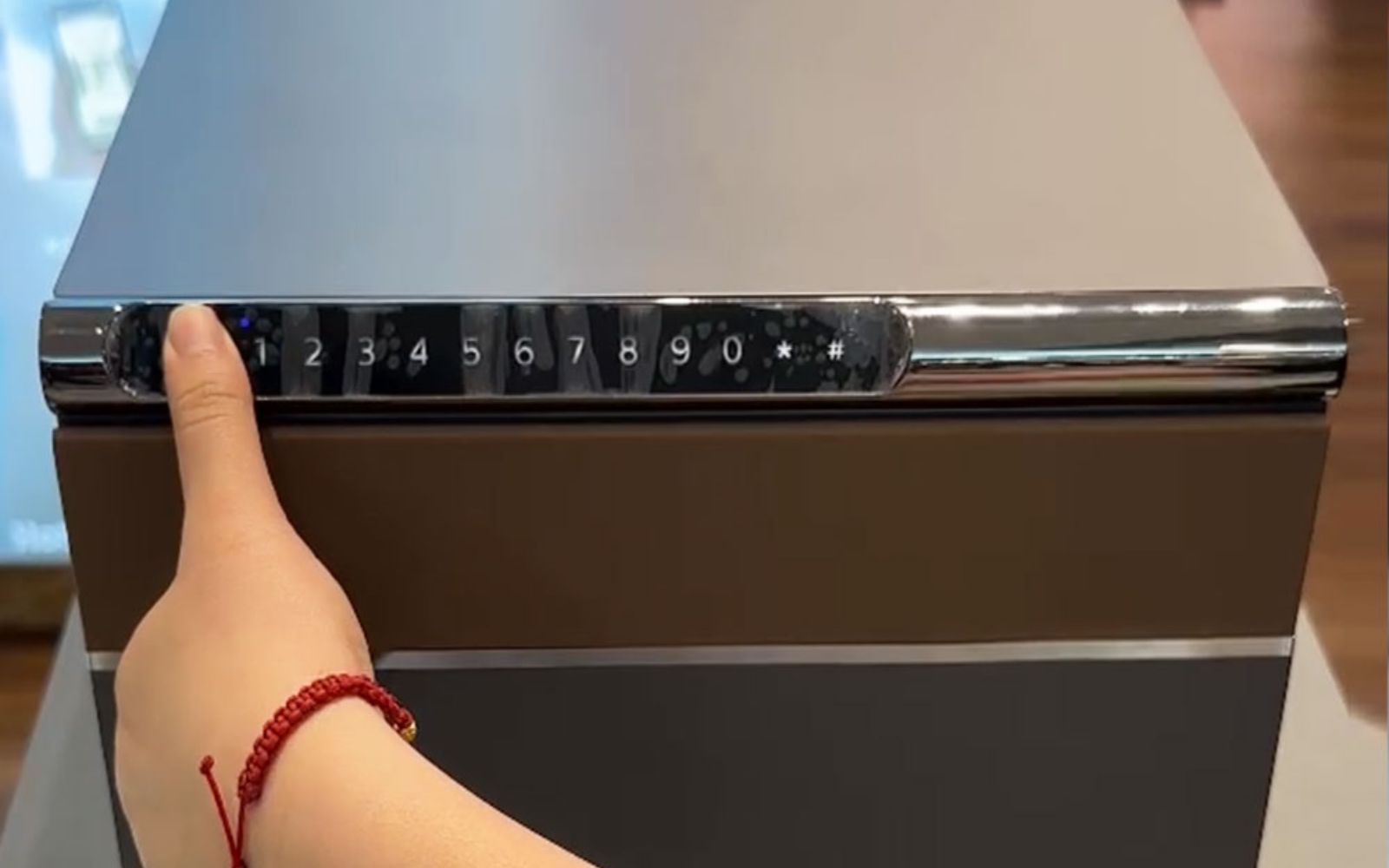 Két sắt thông minh vân tay