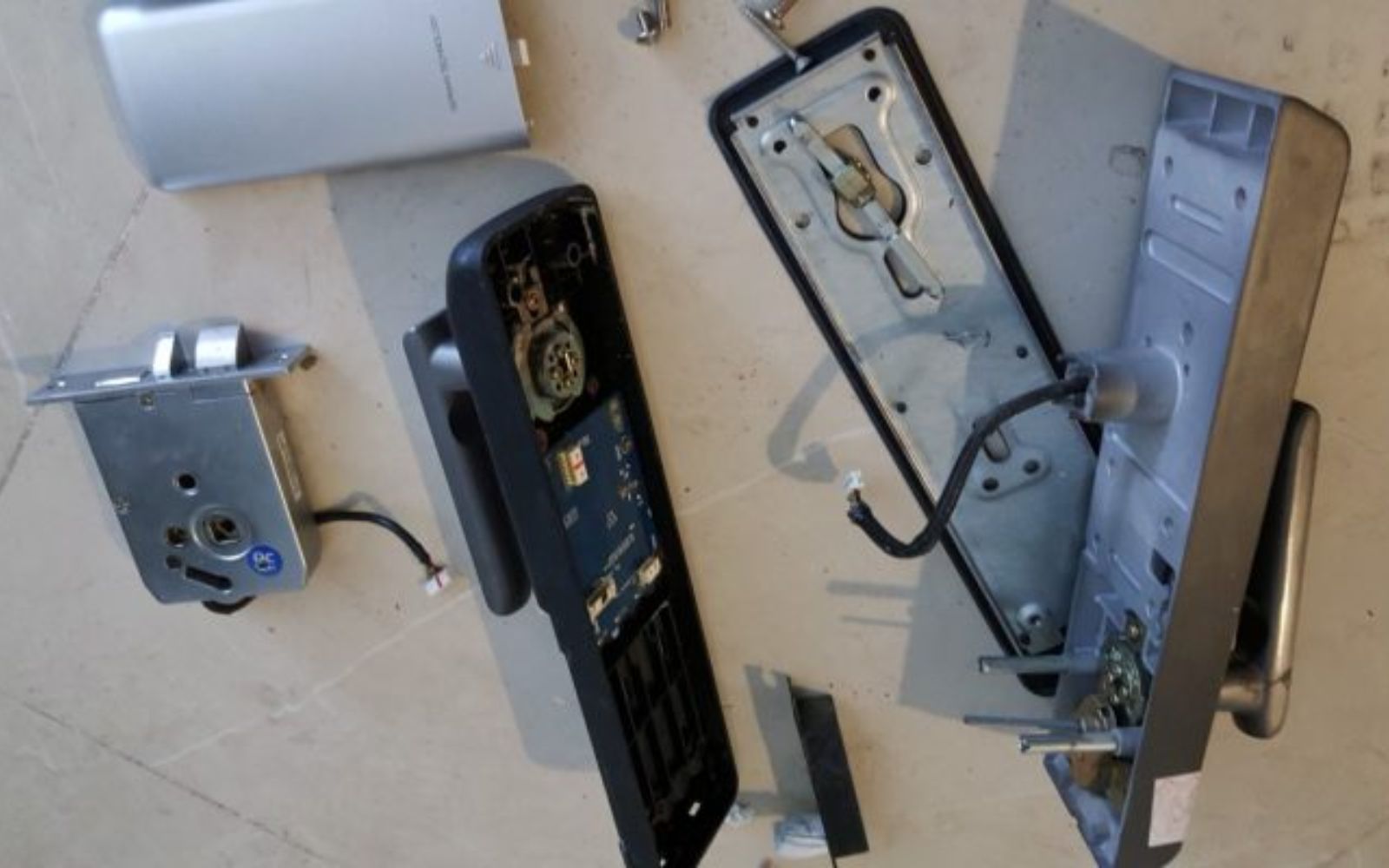 Những rủi ro khi sử dụng khóa điện tử kém chất lượng