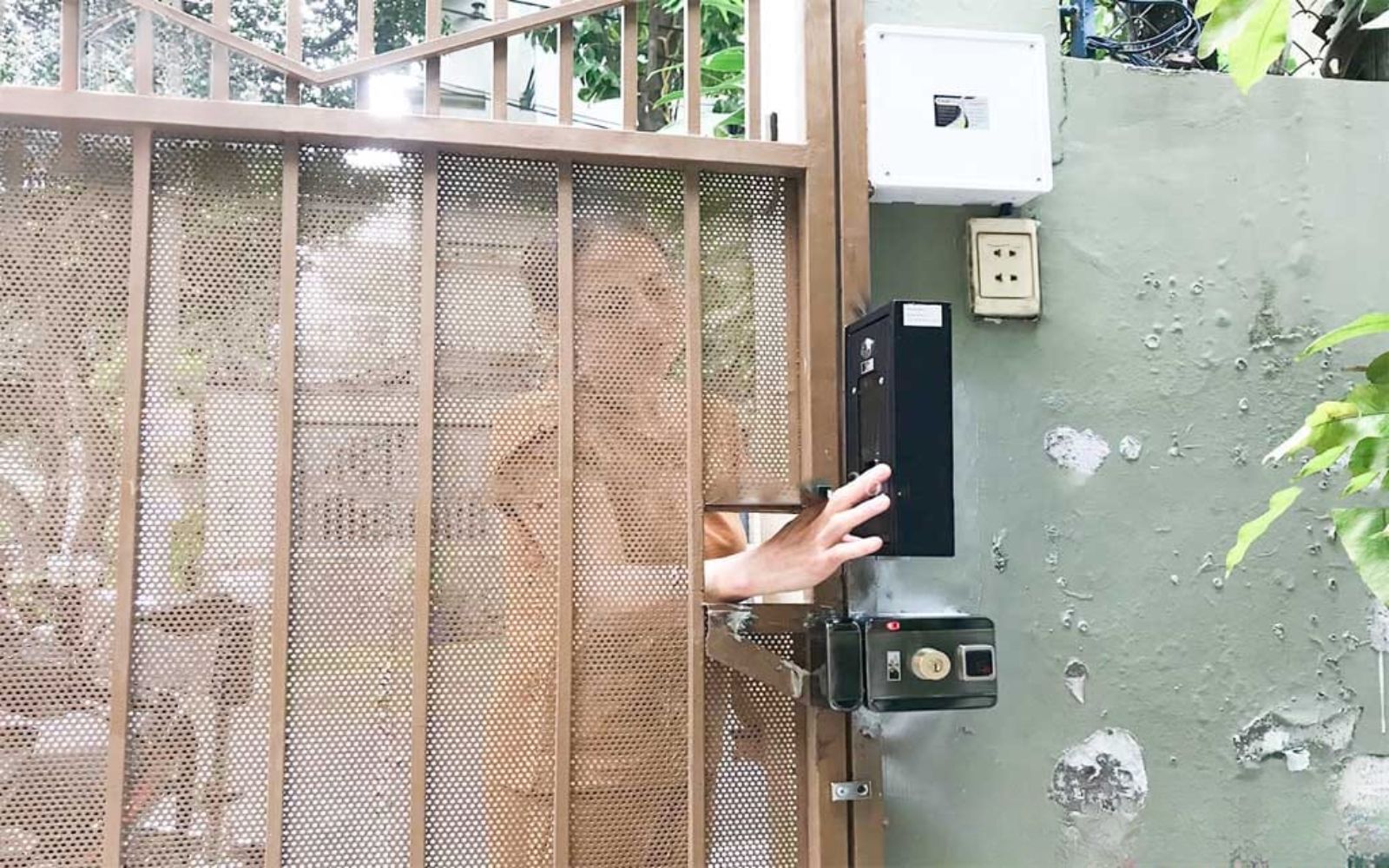 Kiểm tra lại hoạt động của cửa