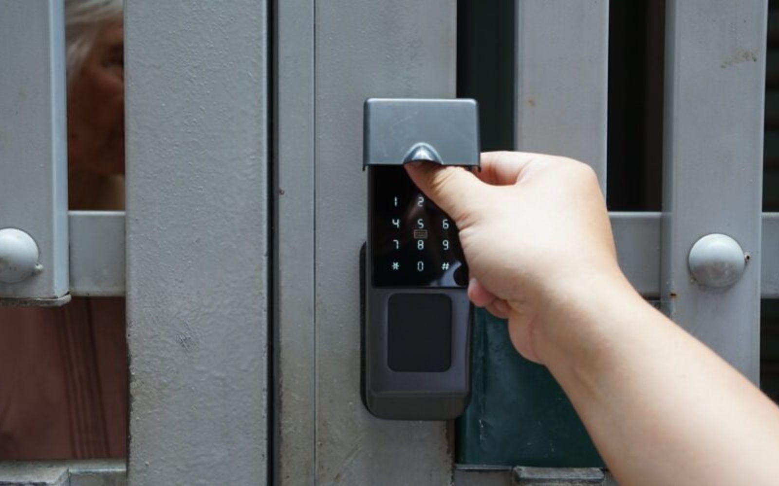 Điều kiện cần để lắp đặt khóa cửa vân tay cho cổng sắt