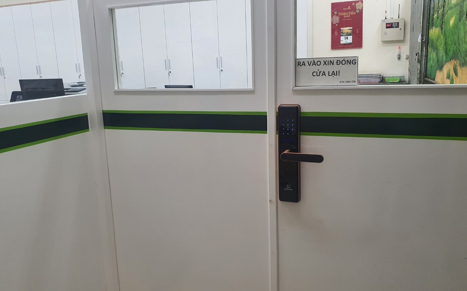 Mẫu khoá vân tay giá rẻ tại Bình Chánh – Dự án lắp đặt cửa sắt