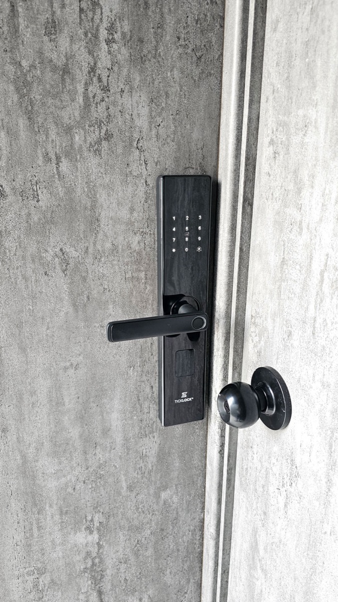 Khóa cửa TICKLOCK Z13 lắp thực tế lưu tới 100 thẻ quẹt RFID