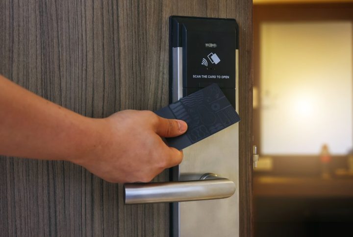 Quẹt thẻ đã đăng ký thay cho việc sao chép thẻ từ chung cư