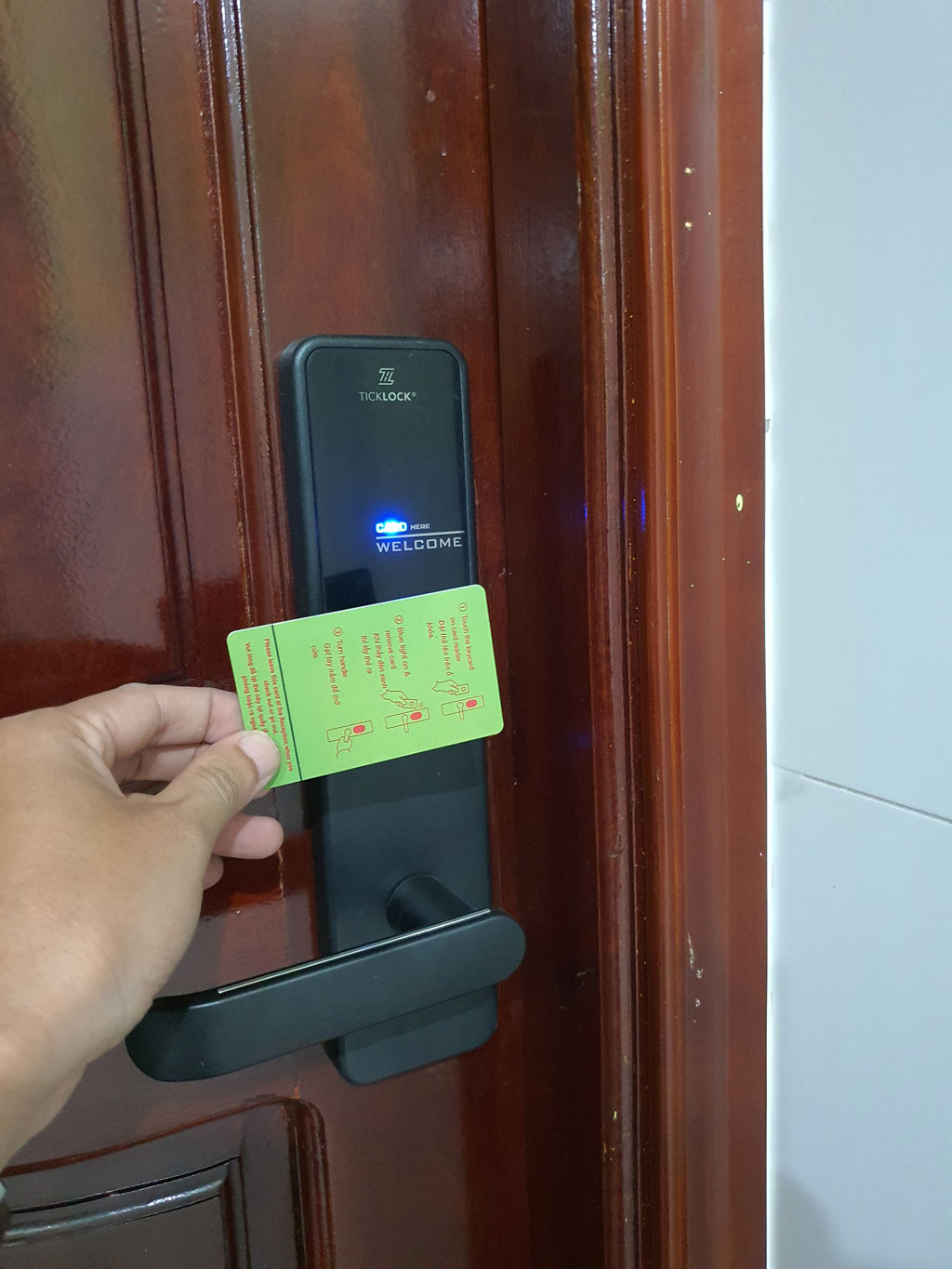 Thẻ mới được quẹt vào bộ TICKLOCK SK600 sau khi thẻ cũ bị xóa